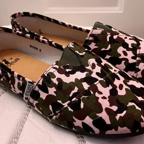 NWOT Corkys Pink Camo Print Canvas Slip On Flat Shoes Sz 9 - Picture 4 of 6
